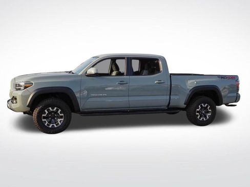 Used 2023 Toyota Tacoma TRD Off-Road w/ Technology Package AWD/4WD image 4