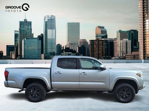 Used 2023 Toyota Tacoma SR5 w/ Technology Package image 7