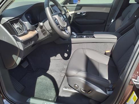 Used 2025 Volvo XC90 T8 Plus w/ Protection Package Premier image 8