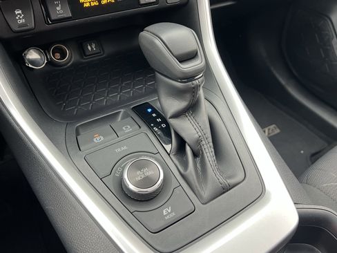 Used 2019 Toyota RAV4 XLE image 19