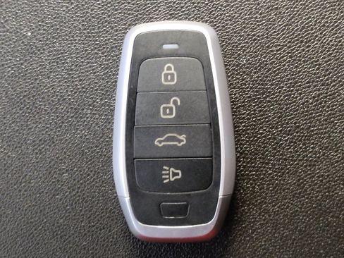 Used 2020 Chevrolet Equinox LS FWD image 32