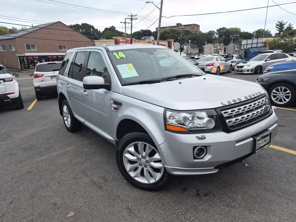 Used 2014 Land Rover LR2 HSE AWD/4WD image 3