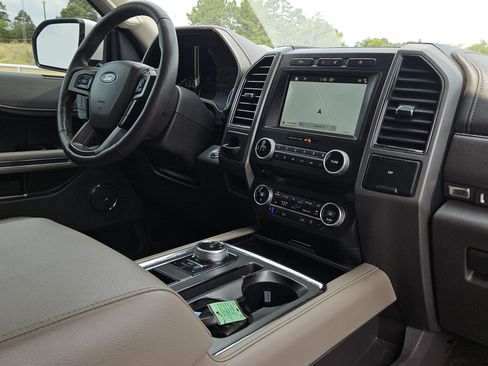 Used 2018 Ford Expedition XLT w/ Equipment Group 202A RWD image 33