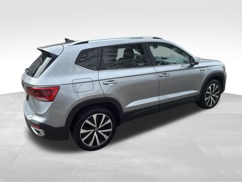 Used 2024 Volkswagen Taos SE image 24