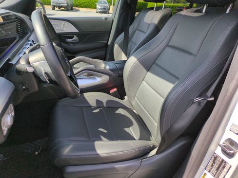 Used 2025 Mercedes-Benz GLS 450 4MATIC image 16