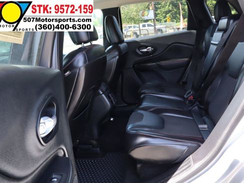 Used 2015 Jeep Cherokee Trailhawk AWD/4WD image 13