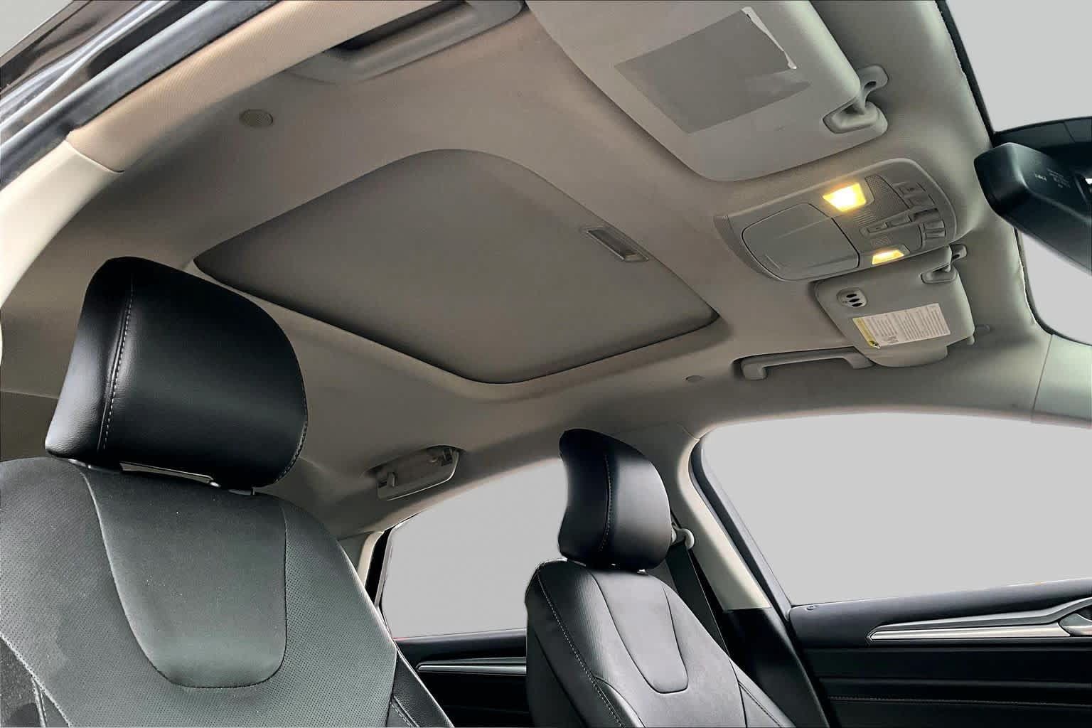 Used 2015 Ford Fusion Titanium FWD image 14
