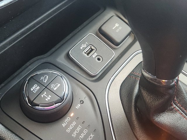 Used 2021 Jeep Cherokee Trailhawk w/ Sun, Sound & Nav Group AWD/4WD image 35
