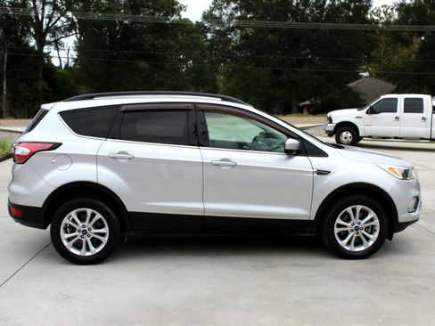 Used 2018 Ford Escape SE image 9