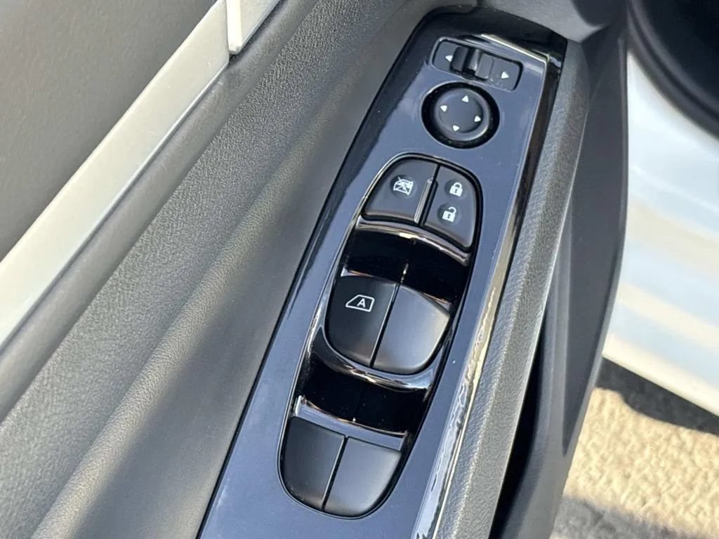 Used 2024 Nissan Altima 2.5 SL FWD image 29