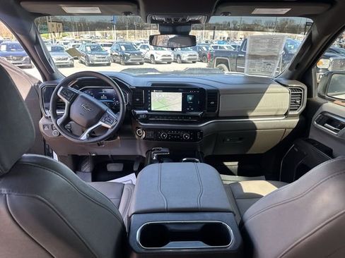 Used 2025 Chevrolet Silverado 1500 LT Trail Boss w/ Convenience Package II AWD/4WD image 12