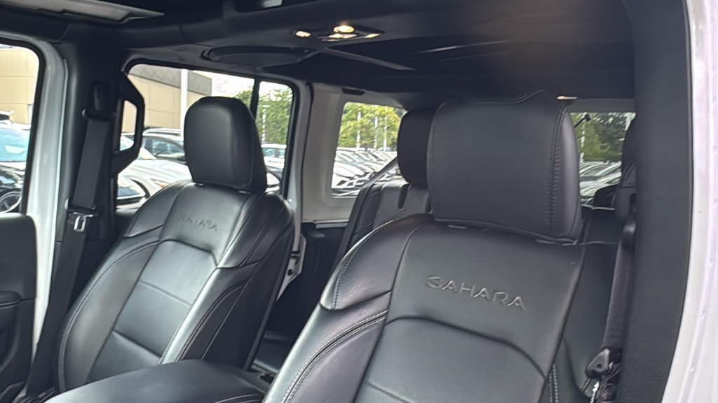 Used 2022 Jeep Wrangler Unlimited Sahara AWD/4WD image 12