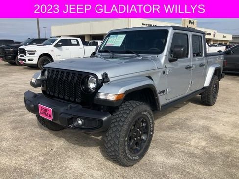 Used 2023 Jeep Gladiator Willys image 3