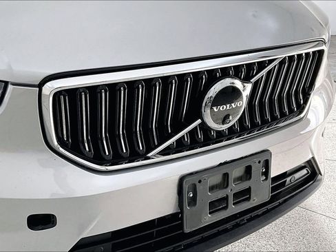 Certified 2023 Volvo XC40 B5 Plus image 38