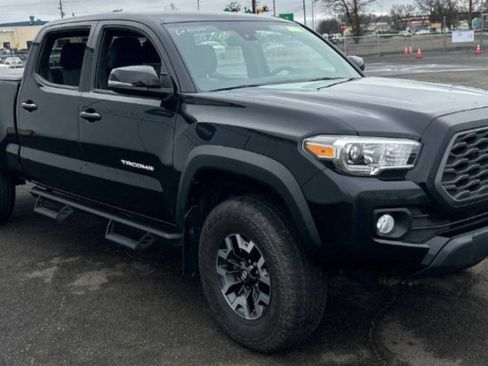 Used 2020 Toyota Tacoma TRD Off-Road image 2