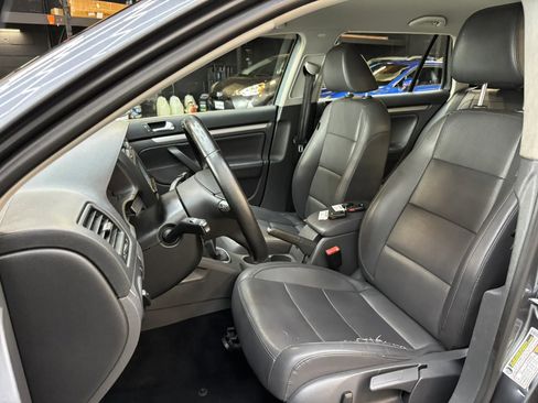 Used 2009 Volkswagen Jetta SE FWD image 12