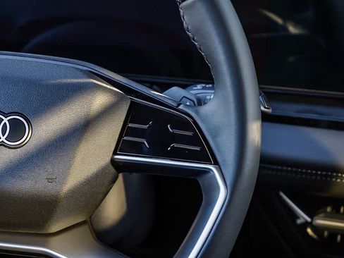 New 2025 Audi Q6 e-tron Premium Plus AWD/4WD image 17