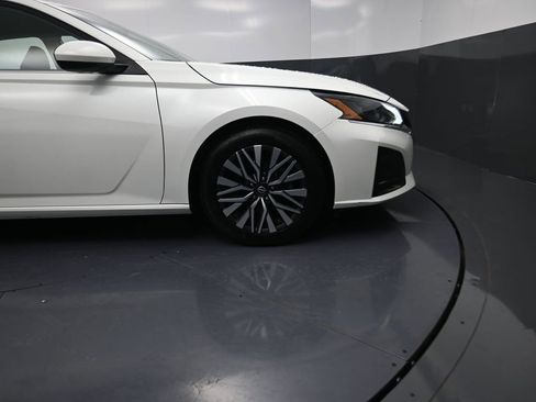 Used 2023 Nissan Altima 2.5 SV image 5