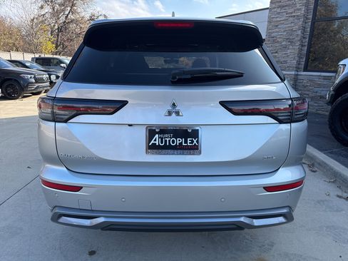 New 2026 Mitsubishi Outlander SEL image 2