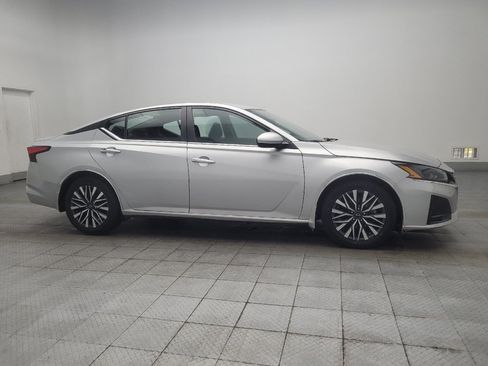 Used 2023 Nissan Altima 2.5 SV FWD image 11