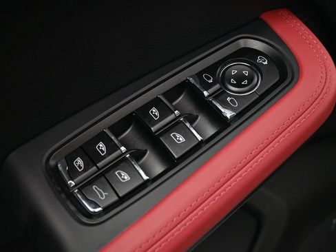 Used 2026 Porsche Macan AWD/4WD image 19