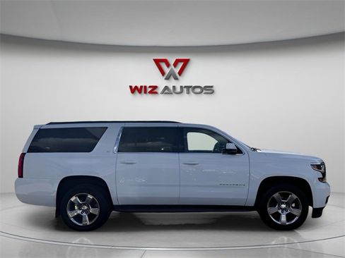 Used 2020 Chevrolet Suburban LT w/ Luxury Package image 5