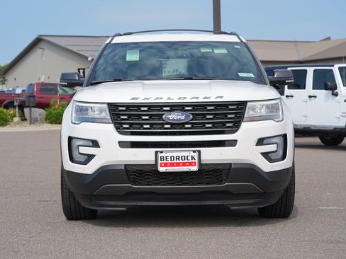 Used 2017 Ford Explorer XLT w/ Equipment Group 202A FWD image 8