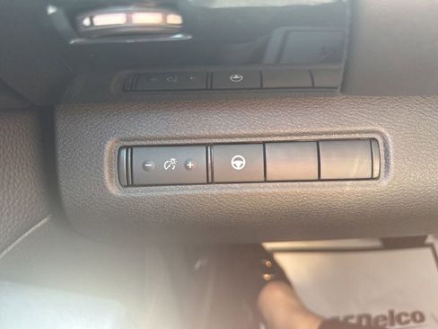 Used 2024 Nissan Pathfinder SV AWD/4WD image 19