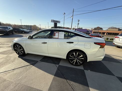 Used 2021 Nissan Altima 2.5 Platinum image 6