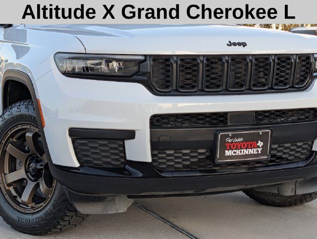 Used 2024 Jeep Grand Cherokee L Altitude AWD/4WD image 3