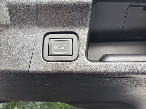 Used 2021 GMC Acadia SLE w/ Driver Convenience Package FWD image 12