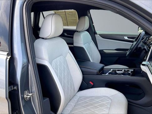 Used 2024 Volkswagen Atlas Cross Sport SEL Premium R-Line AWD/4WD image 7