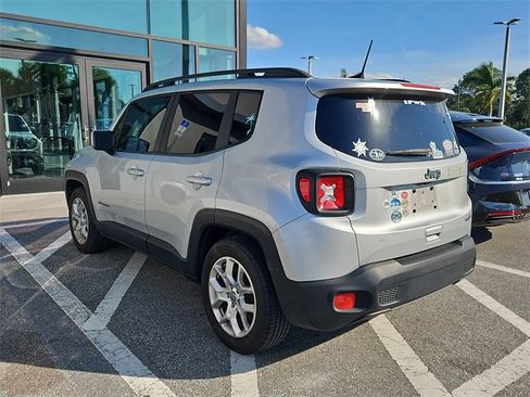 Used 2018 Jeep Renegade Latitude w/ Popular Equipment Group image 3