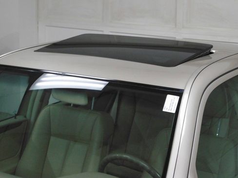 Used 1999 Mercedes-Benz E 320 4MATIC Sedan image 20