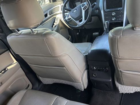 Used 2012 Ford Explorer XLT image 3