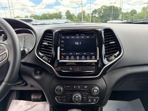 Used 2019 Jeep Cherokee Limited AWD/4WD image 17