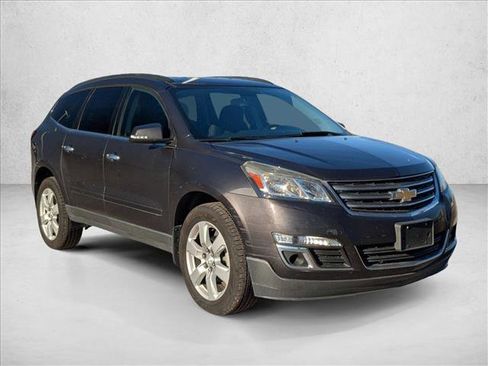 Used 2016 Chevrolet Traverse LT w/ Style and Technology Package image 3