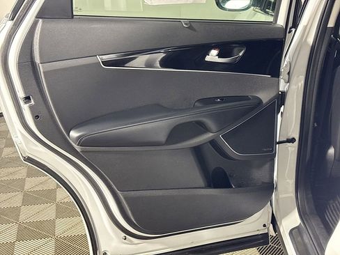 Used 2018 Kia Sorento SX image 20