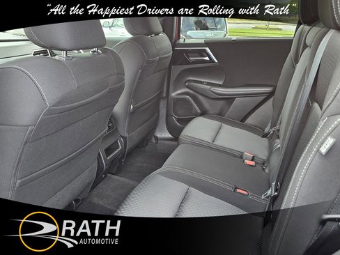 Used 2024 Mitsubishi Outlander ES image 17
