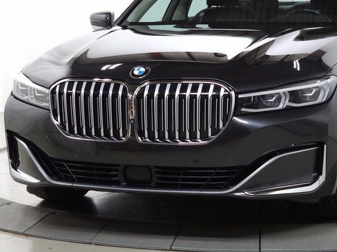 Used 2020 BMW 750i xDrive image 2