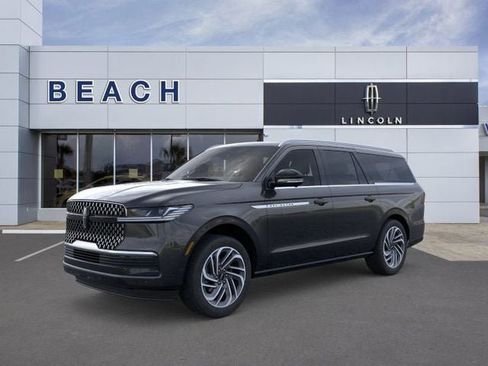 New 2025 Lincoln Navigator L Reserve image 2