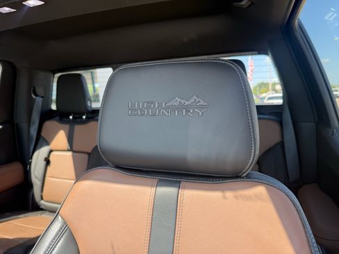 Used 2019 Chevrolet Silverado 1500 High Country w/ Technology Package AWD/4WD image 17