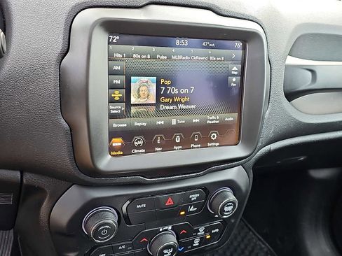 Used 2023 Jeep Renegade Latitude w/ Sun & Fun Group image 18