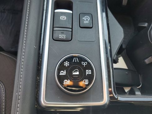 Used 2024 Nissan Pathfinder SL image 30