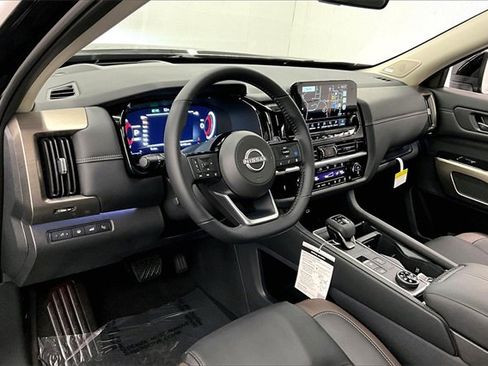 New 2025 Nissan Pathfinder Platinum image 6