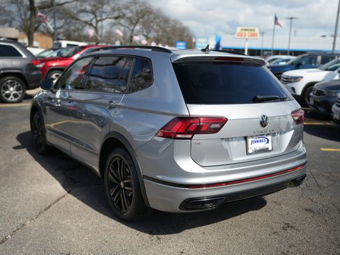 Certified 2022 Volkswagen Tiguan SE R-Line image 5