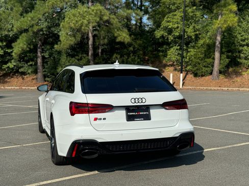 Used 2022 Audi RS 6 w/ Executive Package AWD/4WD image 9