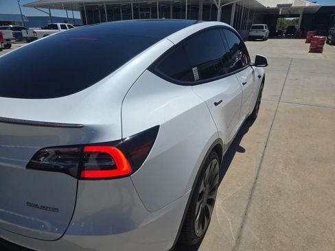 Used 2023 Tesla Model Y Performance image 11