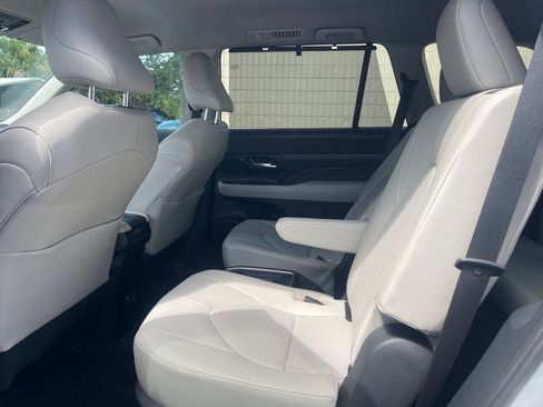 Used 2025 Toyota Grand Highlander FWD image 13