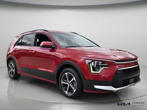 Certified 2023 Kia Niro EX FWD image 9